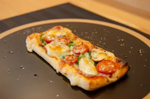 グルテンフリーの 薄揚げピザ/スーパートマトソースを使った簡単料理