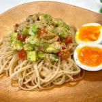 アボカド・ツナ・トマトまぜ麺のレシピ/スーパー麺を使った簡単料理