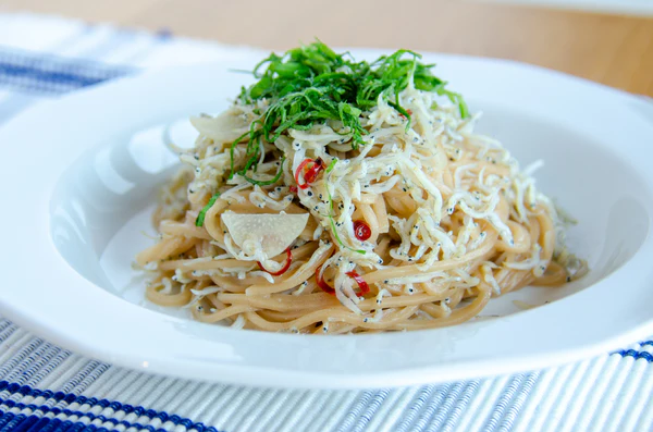 簡単レシピ：しらすのペペロンチーノ｜スーパー麺を使った、時短・簡単 和風グルテンフリーパスタ料理