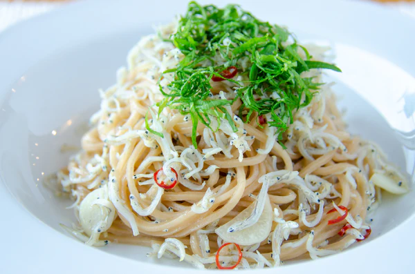 簡単レシピ：しらすのペペロンチーノ｜スーパー麺を使った、時短・簡単 和風グルテンフリーパスタ料理