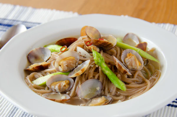 簡単レシピ：あさりの旨味満喫スープパスタ｜スーパー麺を使った、時短・簡単 グルテンフリースープパスタ料理