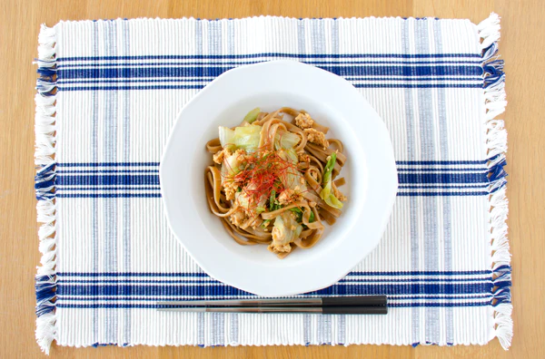 ひき肉とレタスの醤油焼きそば/スーパー麺を使った簡単料理