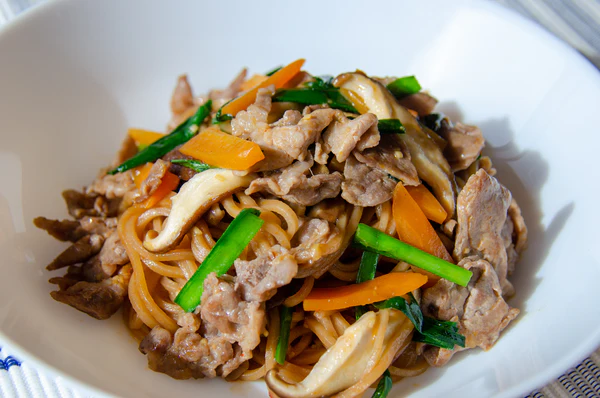 ブルダック風焼きそば/
スーパー麺を使った簡単料理